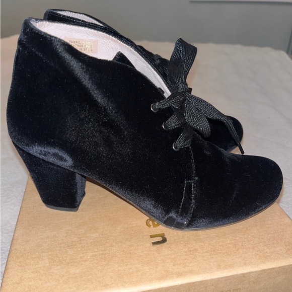 Patricia Green CLAIRE Black Velvet Booties - Picture 4 of 6